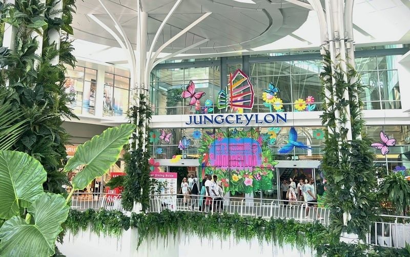 Shop, Dine, and Take It Easy near Patong Beach at Jungceylon Phuket Shopping Center.jpg Shop, Dine, and Take It Easy near Patong Beach at Jungceylon Phuket Shopping Center.jpg