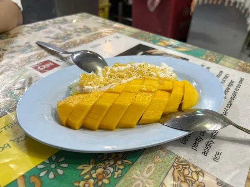 Mango sticky rice at Rosthip (Sticky Rice with Mango Eatery) in Patong Phuket.jpg Mango sticky rice at Rosthip (Sticky Rice with Mango Eatery) in Patong Phuket.jpg