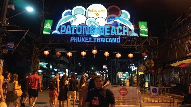 Patong Walking Street (Various Stalls) mango sticky rice street food Patong Phuket.jpg Patong Walking Street (Various Stalls) mango sticky rice street food Patong Phuket.jpg