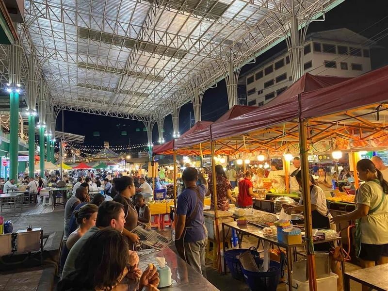 Banzaan Fresh Market spots to enjoy the street food in Phuket.jpg Banzaan Fresh Market spots to enjoy the street food in Phuket.jpg