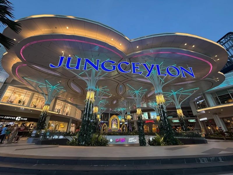Why Jungceylon is a seafood hotspot on Patong Beach Phuket.jpg
