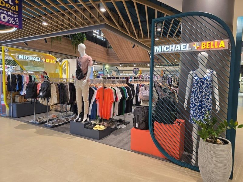 Michael & Bella Phuket Outlet Sale Shops Jungceylon Phuket Shopping Center Patong.jpg Michael & Bella Phuket Outlet Sale Shops Jungceylon Phuket Shopping Center Patong.jpg